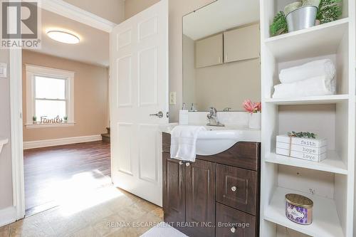 4 Mildred Avenue, St. Catharines, ON - Indoor Photo Showing Bathroom