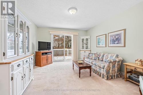 661 Roosevelt Drive, Kingston (City Southwest), ON - Indoor Photo Showing Living Room