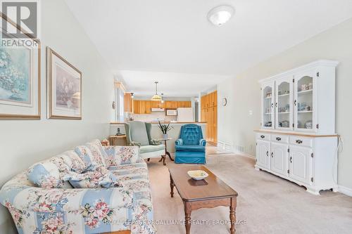 661 Roosevelt Drive, Kingston (City Southwest), ON - Indoor Photo Showing Living Room