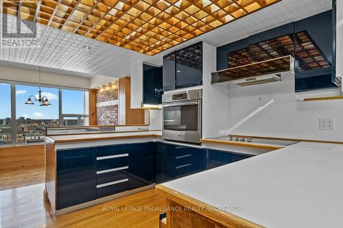 1602 - 185 Ontario Street, Kingston (Central City East), ON - Indoor Photo Showing Kitchen