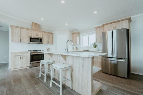 92 Prairie Oaks Drive, Mitchell, MB - Indoor Photo Showing Kitchen With Upgraded Kitchen