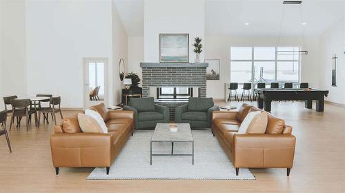 92 Prairie Oaks Drive, Mitchell, MB - Indoor Photo Showing Living Room