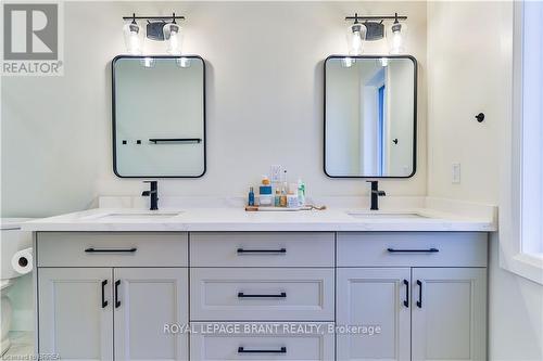 35 Hare Street, Norfolk, ON - Indoor Photo Showing Bathroom