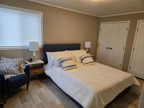 53 Prairie Oaks Drive, Mitchell, MB - Indoor Photo Showing Bedroom