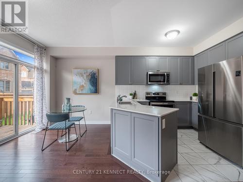 49 Finegan Circle, Brampton, ON - Indoor Photo Showing Kitchen