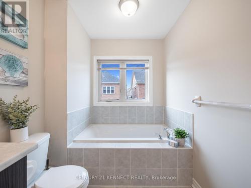 49 Finegan Circle, Brampton, ON - Indoor Photo Showing Bathroom