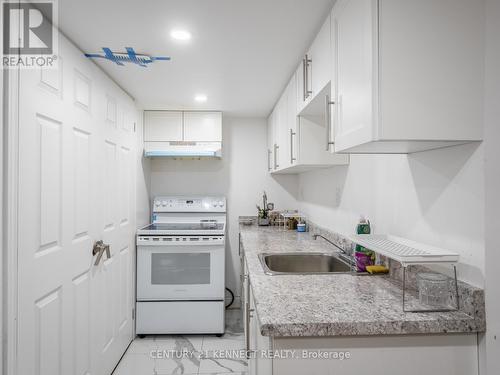 49 Finegan Circle, Brampton, ON - Indoor Photo Showing Kitchen