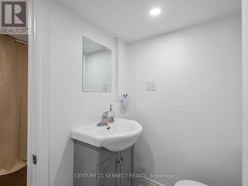 49 Finegan Circle, Brampton, ON - Indoor Photo Showing Bathroom