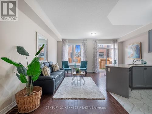 49 Finegan Circle, Brampton, ON - Indoor Photo Showing Living Room