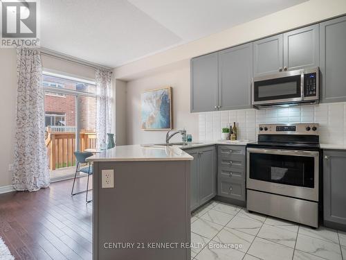 49 Finegan Circle, Brampton, ON - Indoor Photo Showing Kitchen