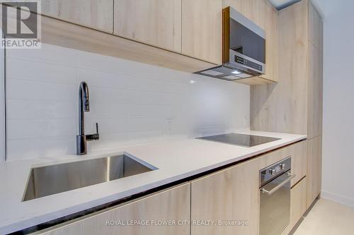 706 - 117 Broadway Avenue, Toronto, ON - Indoor Photo Showing Kitchen