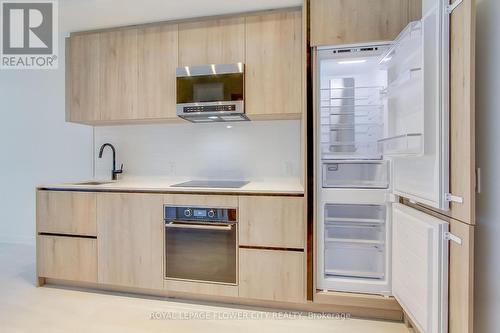 706 - 117 Broadway Avenue, Toronto, ON - Indoor Photo Showing Kitchen