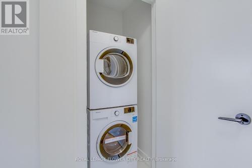 706 - 117 Broadway Avenue, Toronto, ON - Indoor Photo Showing Laundry Room