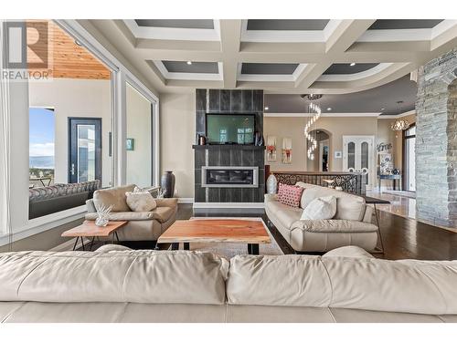 1304 Pinot Noir Drive, West Kelowna, BC - Indoor Photo Showing Living Room