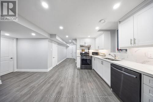 117 Sleepy Hollow Place, Whitby, ON - Indoor Photo Showing Kitchen With Double Sink