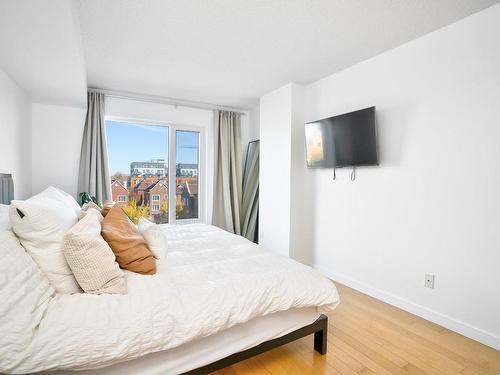 Chambre Ã  coucher principale - 414-2125 Rue Remembrance, Montréal (Lachine), QC - Indoor Photo Showing Bedroom