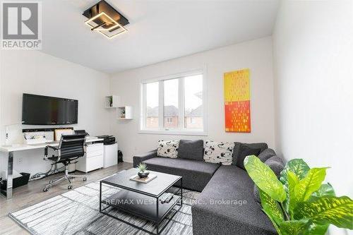 6 Forest Grove Court, Aurora, ON - Indoor Photo Showing Living Room