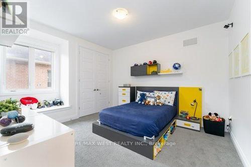 6 Forest Grove Court, Aurora, ON - Indoor Photo Showing Bedroom