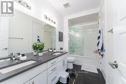 6 Forest Grove Court, Aurora, ON - Indoor Photo Showing Bathroom