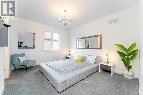 6 Forest Grove Court, Aurora, ON - Indoor Photo Showing Bedroom