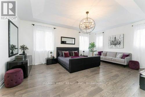 6 Forest Grove Court, Aurora, ON - Indoor Photo Showing Living Room