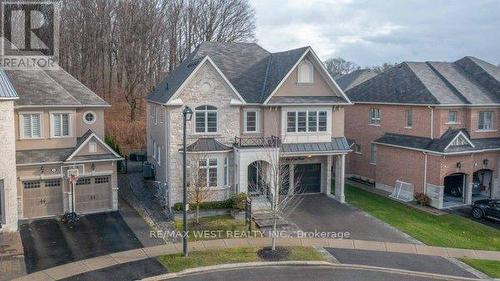 6 Forest Grove Court, Aurora, ON - Outdoor With Facade