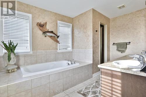 38 Shady Oaks Avenue, Markham, ON - Indoor Photo Showing Bathroom