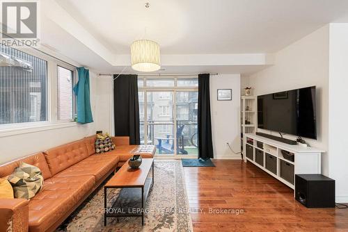 326 - 429 Kent Street, Ottawa, ON - Indoor Photo Showing Living Room