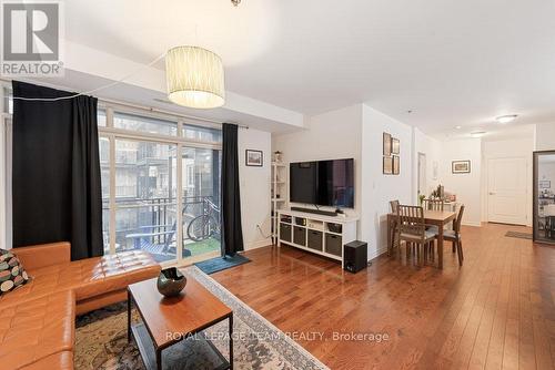 326 - 429 Kent Street, Ottawa, ON - Indoor Photo Showing Living Room