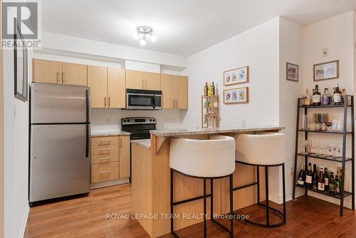 326 - 429 Kent Street, Ottawa, ON - Indoor Photo Showing Kitchen With Stainless Steel Kitchen