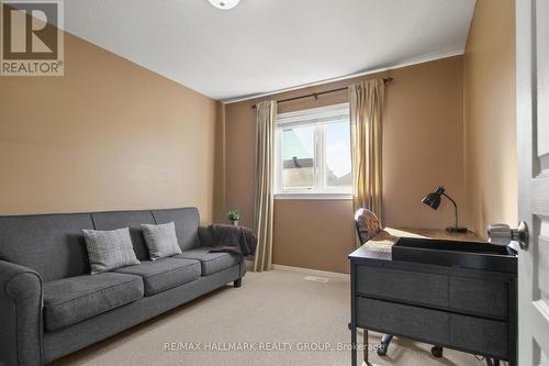 504 Fordell Avenue, Ottawa, ON - Indoor Photo Showing Living Room