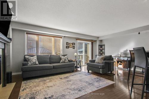 504 Fordell Avenue, Ottawa, ON - Indoor Photo Showing Living Room