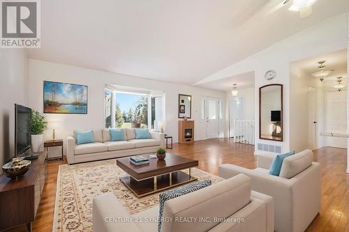 10827 Gilmour Road, South Dundas, ON - Indoor Photo Showing Living Room