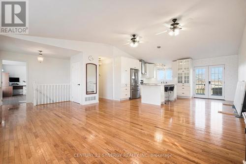 10827 Gilmour Road, South Dundas, ON - Indoor Photo Showing Living Room