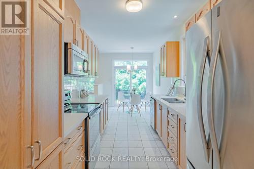 171 Highbury Park Drive, Ottawa, ON - Indoor Photo Showing Kitchen With Double Sink