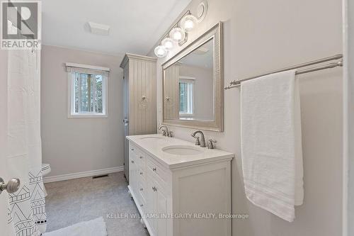 2532 Cemetery Side Road, Lanark, ON - Indoor Photo Showing Bathroom