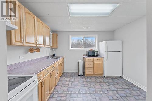 2532 Cemetery Side Road, Lanark, ON - Indoor Photo Showing Kitchen