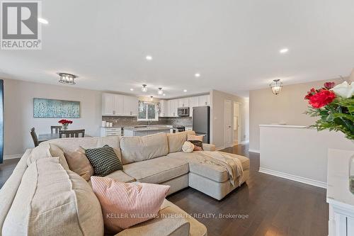 2532 Cemetery Side Road, Lanark, ON - Indoor Photo Showing Living Room