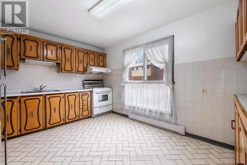 36 John Cabot Way, Toronto, ON - Indoor Photo Showing Kitchen With Double Sink