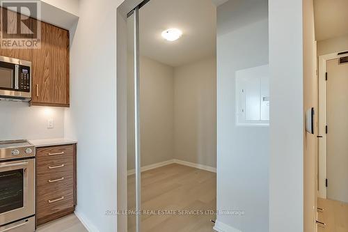 307 - 1415 Dundas Street E, Oakville, ON - Indoor Photo Showing Kitchen