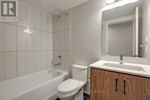 307 - 1415 Dundas Street E, Oakville, ON - Indoor Photo Showing Bathroom