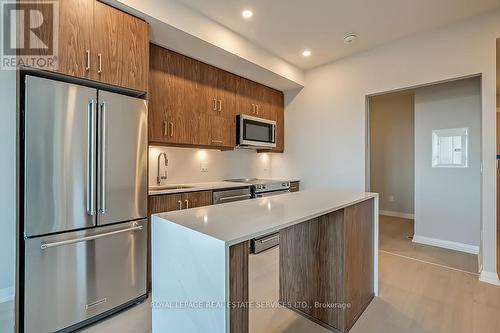 307 - 1415 Dundas Street E, Oakville, ON - Indoor Photo Showing Kitchen With Stainless Steel Kitchen With Upgraded Kitchen