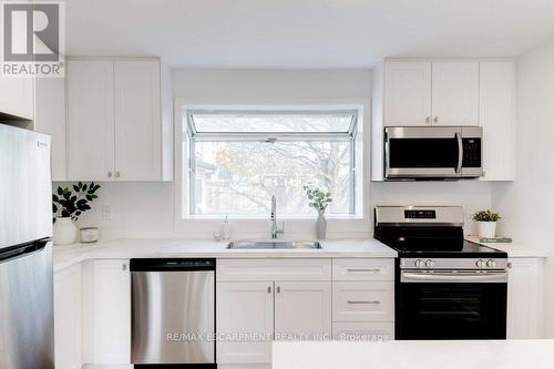 5470 Randolph Crescent, Burlington, ON - Indoor Photo Showing Kitchen