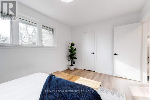 5470 Randolph Crescent, Burlington, ON - Indoor Photo Showing Bedroom