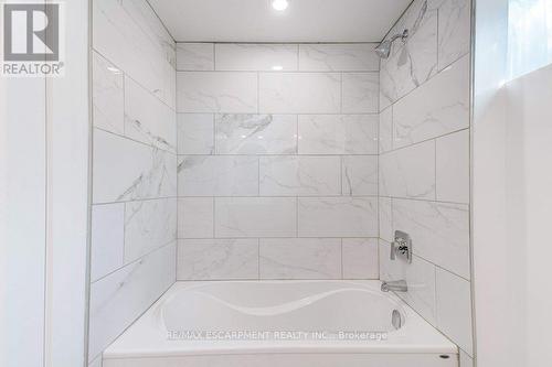 5470 Randolph Crescent, Burlington, ON - Indoor Photo Showing Bathroom