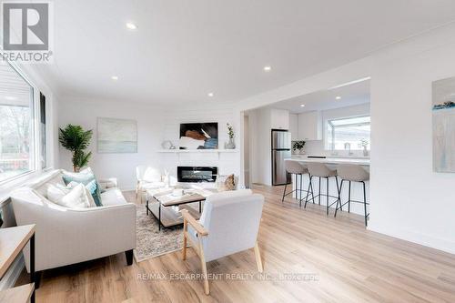 5470 Randolph Crescent, Burlington, ON - Indoor Photo Showing Living Room With Fireplace