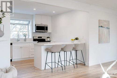 5470 Randolph Crescent, Burlington, ON - Indoor Photo Showing Kitchen