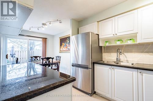 27 - 2185 Fairchild Boulevard, Burlington, ON - Indoor Photo Showing Kitchen With Double Sink