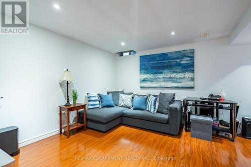 27 - 2185 Fairchild Boulevard, Burlington, ON - Indoor Photo Showing Living Room