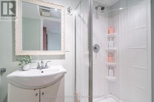 27 - 2185 Fairchild Boulevard, Burlington, ON - Indoor Photo Showing Bathroom